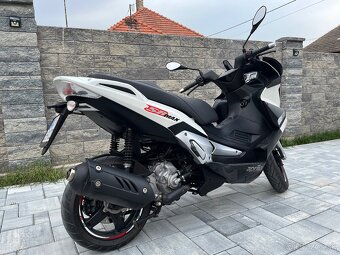 Predám Aprilia Sr Max 300 - 4