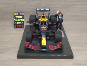 Max Verstappen (RB16B) 1:18 VC Abu-Dhabi 2021 - 4