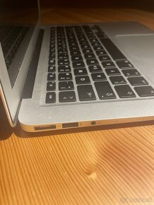 Apple MacBook Air (13-palcový, 2017) - 4