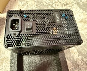 Corsair HX Series HX850, TOP stav - 4