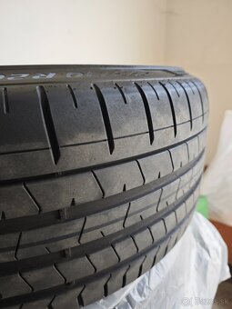 Predám 2ks pneu Pirelli P Zero PZ4 275/30 R20 AO - 4