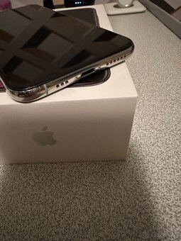 Apple iPhone Xs 64gb - 4