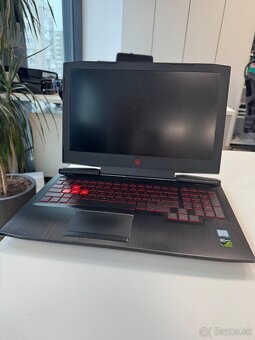 HP OMEN 15 palcový - 4