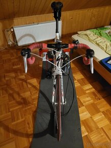 Cestný bicykel Specialized Alez + trenažér - 4