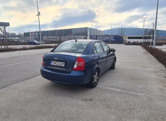 Hyundai Accent - 4