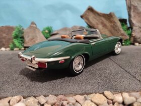 prodám model 1:18 jaguar e type cabrio 1971 - 4