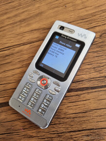 sony ericsson W880i - RETRO - 4