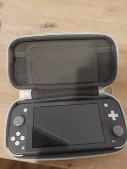 Nintendo switch lite - 4