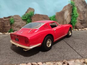 prodám model 1:18 ferrari 275GTB - 4