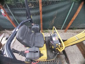 Minibager yanmar vio12 - 4