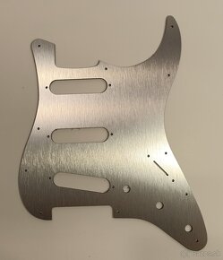 Pickguard pre STRATOCASTER brúsený hliník - 4