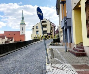 Nebytový priestor pod Hradom na bývanie alebo kanceláriu- na - 4