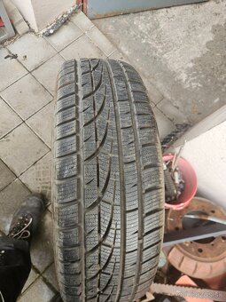 Predám 225/65R17 - 4