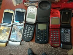 Predám zbierku mobilov nefunkčne - 4