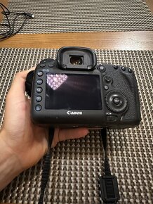 Canon EOS 5d mark iii - 4