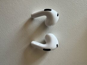 Apple AirPods (3. generácie) s Lightning s nabíjacím puzdrom - 4