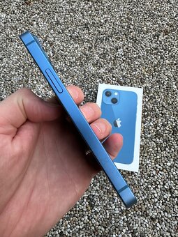 iPhone 13 mini - baterie 100% blue - 4