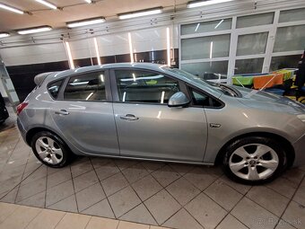 Opel Astra 1,7CDTI, rok 2011 - 4