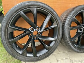 VEGA SCHWARZ MATT orig.skoda Superb3V  5x112  8j x19 ET 44 - 4