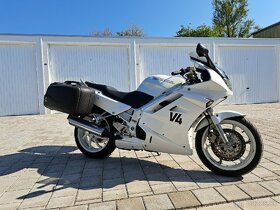 Honda VFR 750F  RC36 - 4