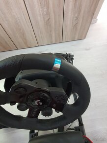 Logitech g923 + sedačka - 4