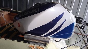 Suzuki gsxr 750 srad , EFI - 4