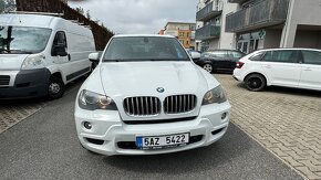 BMW X5 4.8i - 4