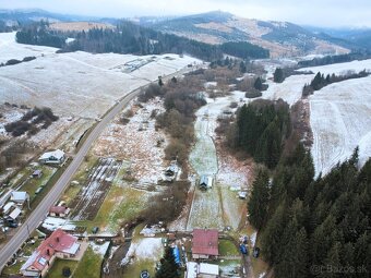 NA PREDAJ: 3080m2 rovinatého oploteného pozemku v Turzovke - 4