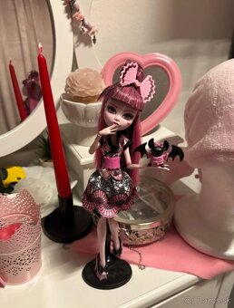 Monster High Draculaura Exchange Student - 4