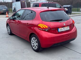 Peugeot 208 1,2 benzín 61kw manuál - prvý majiteľ - 4