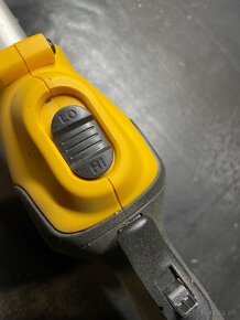 DEWALT AKU 18V vyžínačka - 4