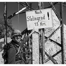 plechová cedule: Nach Stalingrad 13km - 4