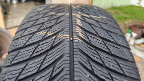 Zimné pneu 225/45 R18 --- MICHELIN - 4