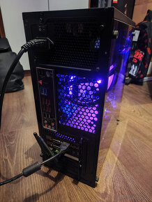 PC - AMD 8 jadro, 16 GB, Radeon 7850, 256 SSD, WIFI - 4