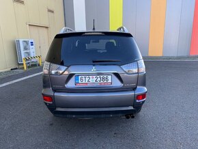 Mitsubishi Outlander 2.0 Di-D 4x4 7míst kůže - 4