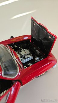 Chevrolet Corvette 1/18 Maisto - 4