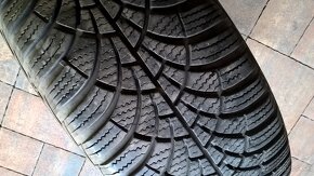 3 ks ZIMNÉ 195/60 R15 88T GOODYEAR cca 6-7 mm  LEN 25,-€/kus - 4