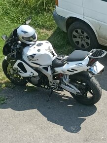 Honda CBR 900 RR - 4