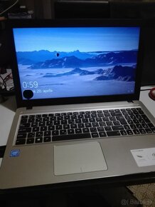 Asus VivoBook. i3. 8 GB DDR4. SSHD 500 GB. 15,6 HD. - 4