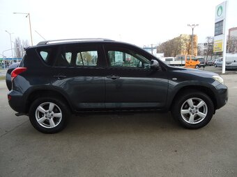 Toyota RAV4 2.2 D-4D 135 Sol - 4