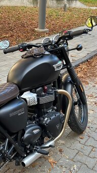 Triumph Bonneville T100 Custom - 4