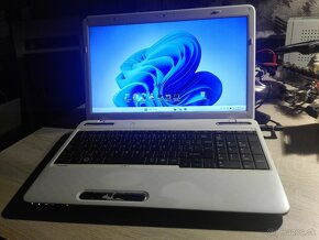 Toshiba i3 4 x 2,1. 15,6" LED. SSD 128 GB.RAM 4 GB. - 4