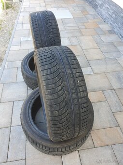 235/45R18 Nokian - 4