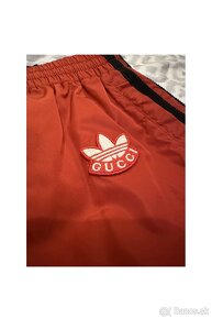 Predám pánske šuštiakové nohavice Gucci x Adidas - 4