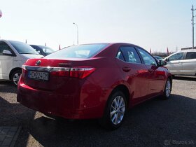 Toyota Corolla sedan 1.6 I Valvematic Luna - 4