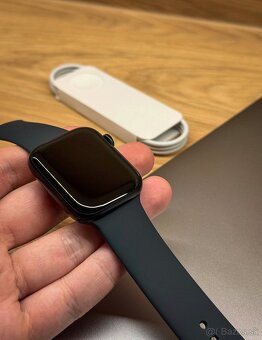 Apple Watch SE 2 (2024) 44mm Midnight - neaktivované - 4