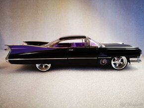 Predám model Cadillac Coupe DeVille 1959 s Catwoman - 4