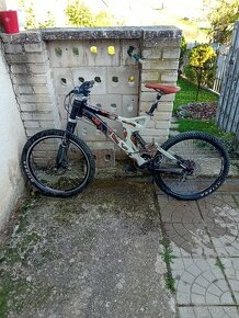 Specialized zjazdový bycikel - 4