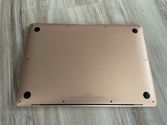 Predám APPLE MACBOOK AIR 13" 256GB (2019) ZLATÝ v krabici - 4