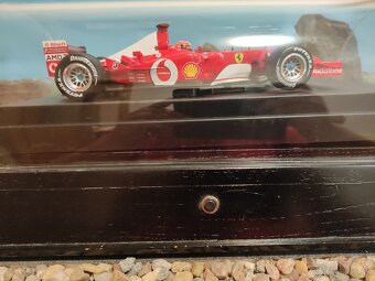 Prodám model 1:18 Ferrari F1-2002 Michael Schumacher - 4